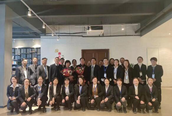 南方泵業(yè)營(yíng)銷中心退休職工歡送會(huì)大合照